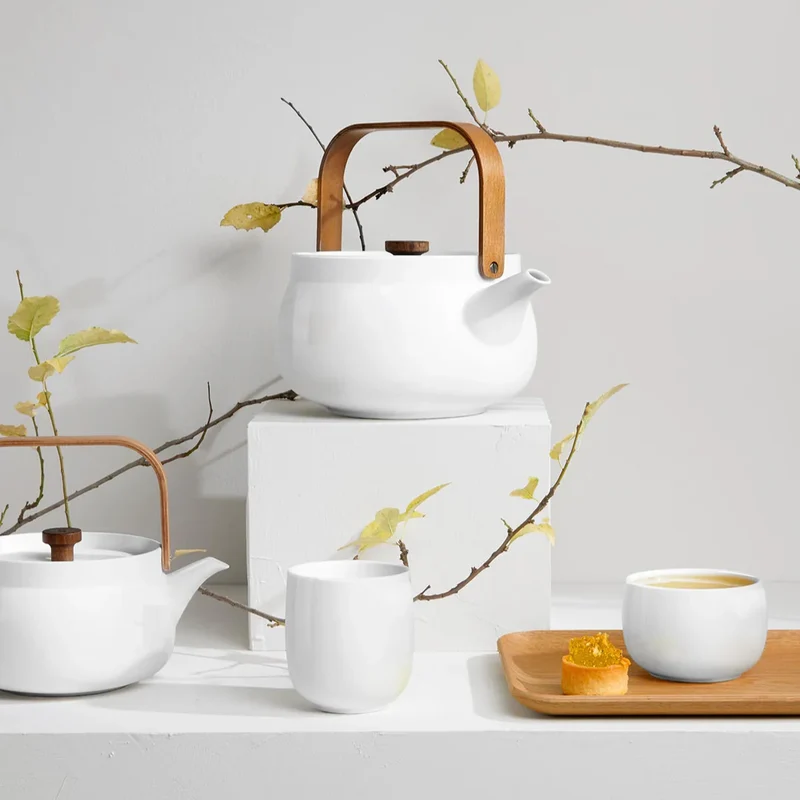 Teekanne mit Holzgriff, white, 0,6 l. | 23371017 | Porzellan