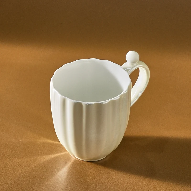 Karaca Shell Lüster Weißer Becher, 380ML