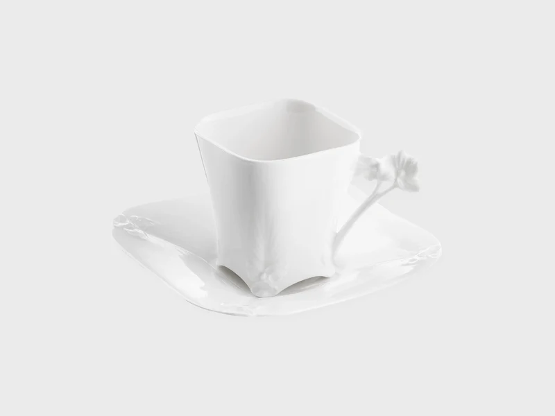 Espressotasse mit Blütenhenkel