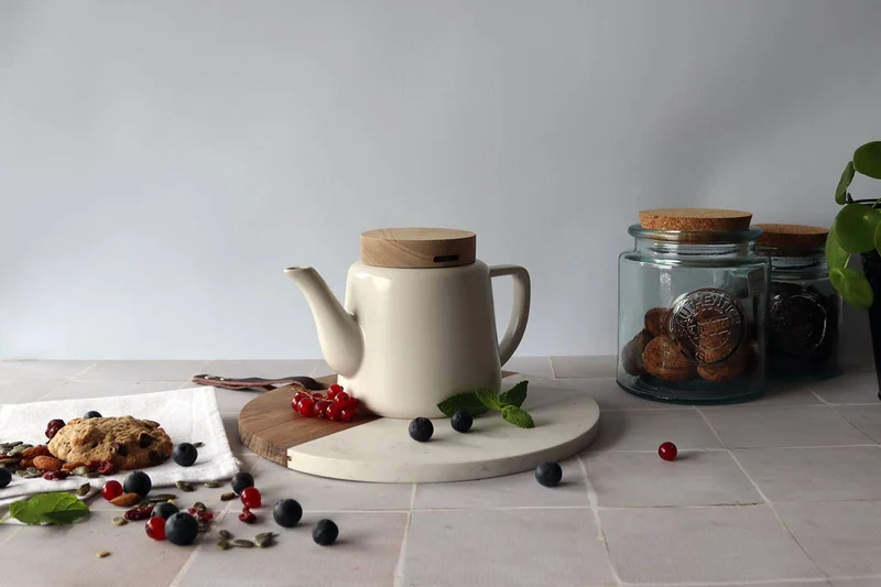 Ogo living | Teekanne Enzo | weiß | Porzellan mit Holzdeckel | 680 ml