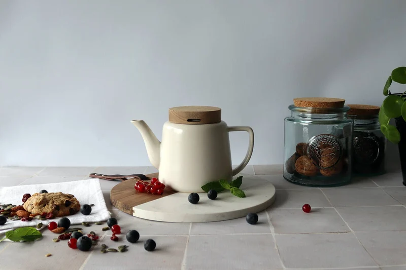 Ogo living | Teekanne Enzo | weiß | Porzellan mit Holzdeckel | 680 ml