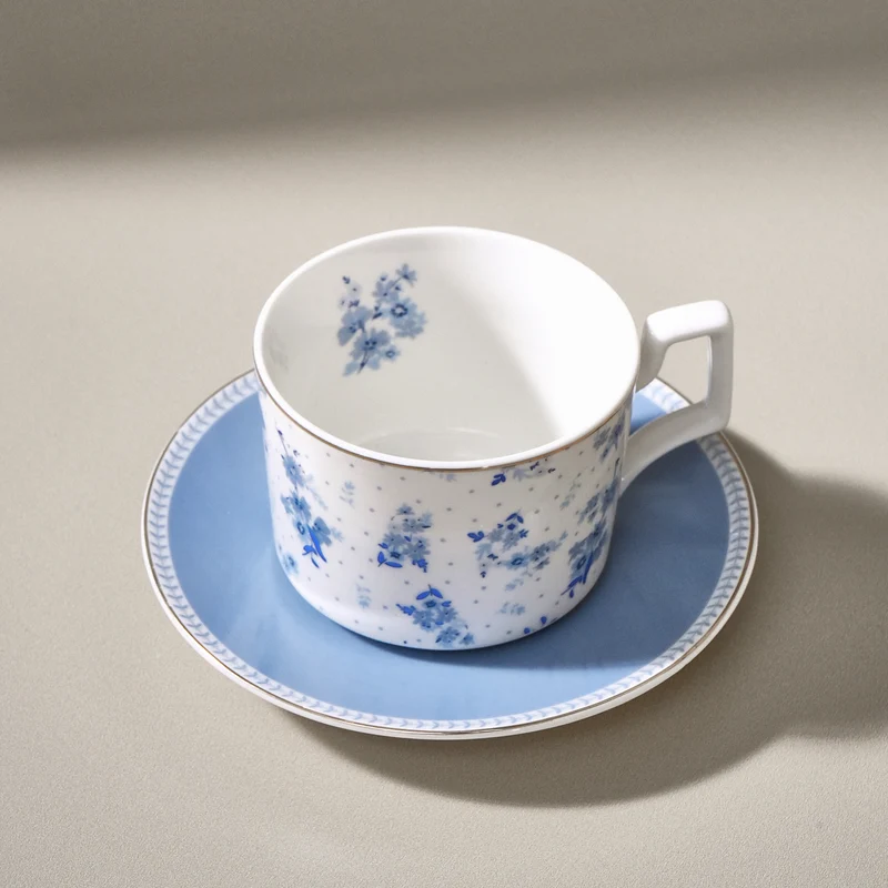 Karaca Jardin Bone-China Teetassen- und Untertassen-Set, 4-teilig, für 2 Personen, 230 ml, Blau
