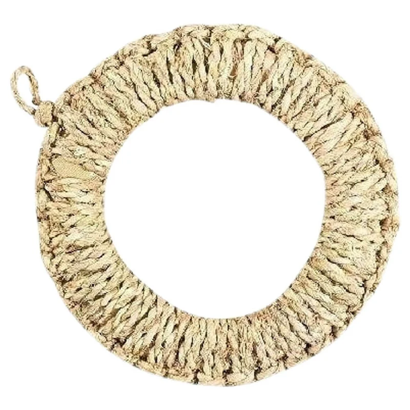 Traditioneller Ring aus grobem Bast