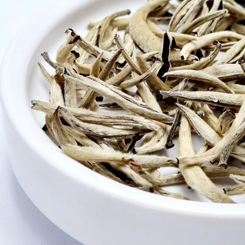 China Pai Mu Tan Silvery Needle | Weißer Tee