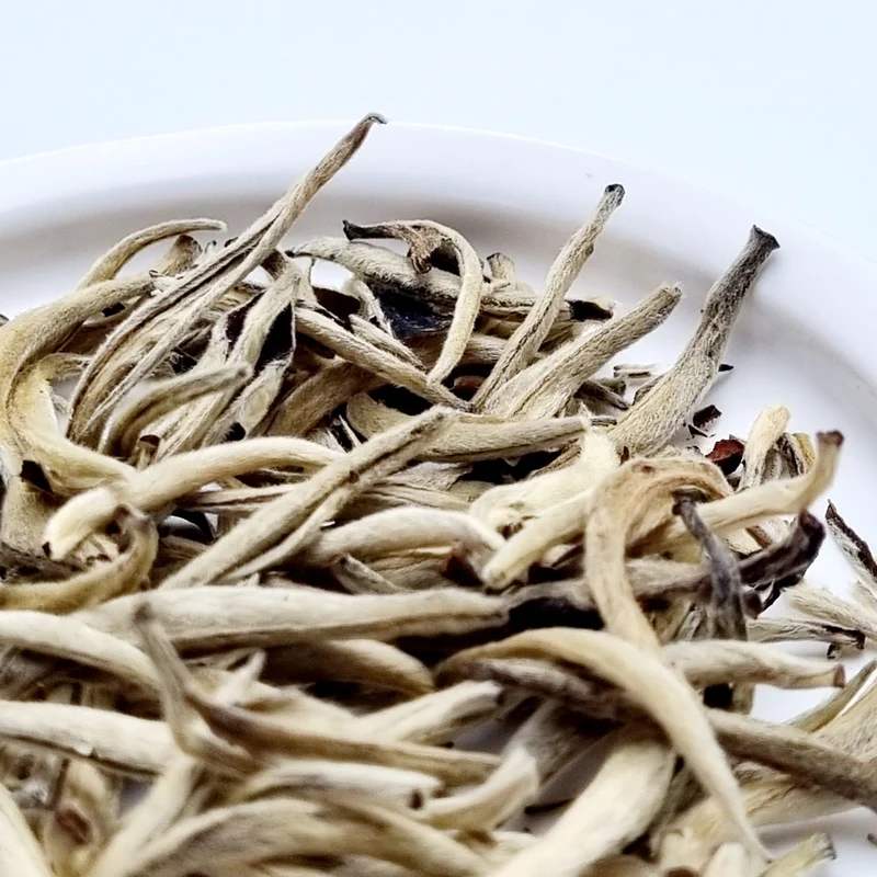 China Pai Mu Tan Silvery Needle | Weißer Tee