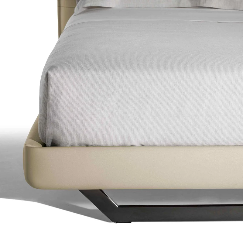 Leather Bed AURORA TRE by Tito Agnoli for Poltrona Frau