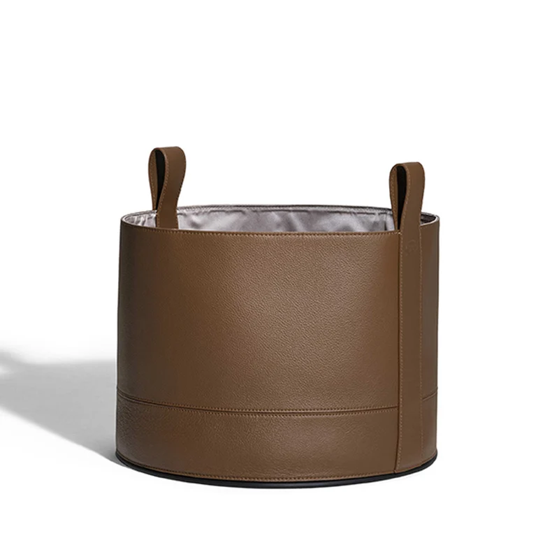 Leather Container LEATHER BASKET by Simona Cremascoli for Poltrona Frau