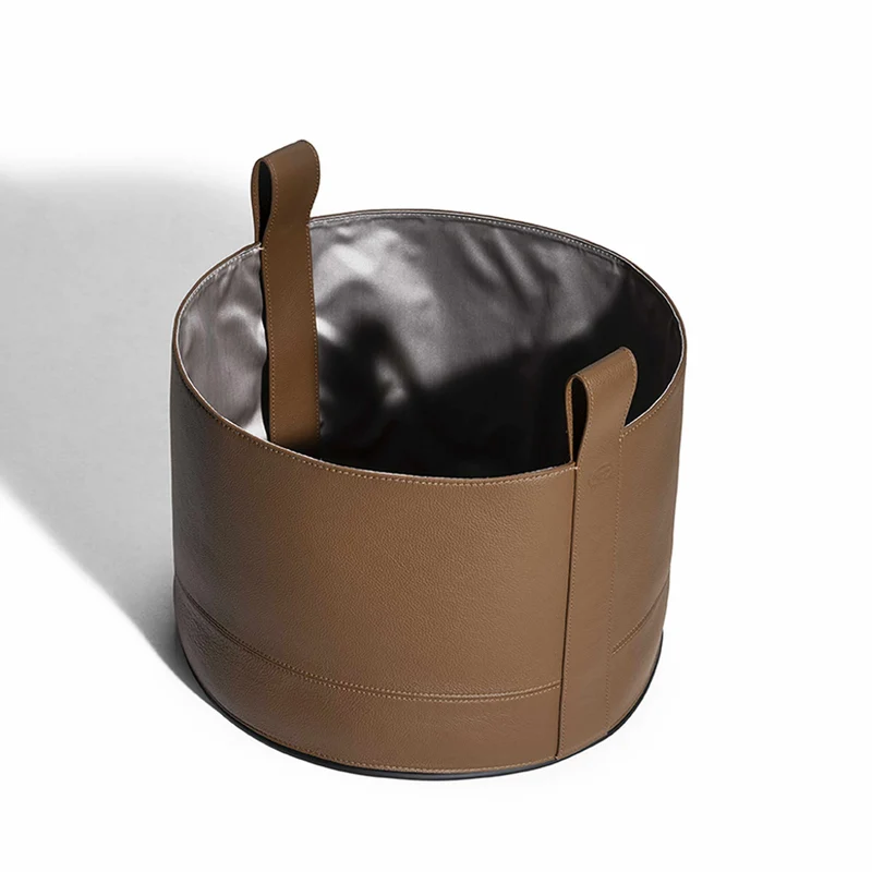 Leather Container LEATHER BASKET by Simona Cremascoli for Poltrona Frau