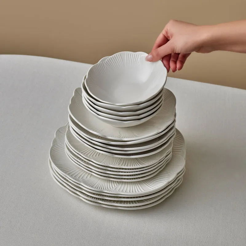 Karaca Bloom 24-teiliges Bone China Tafelservice für 6 Personen, Weiß