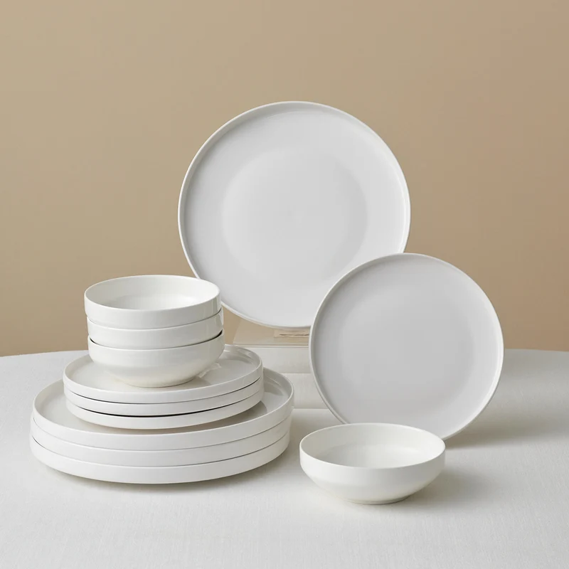 Karaca Stream Bone China Saturn 12-teiliges Tafelservice für 4 Personen, Weiß