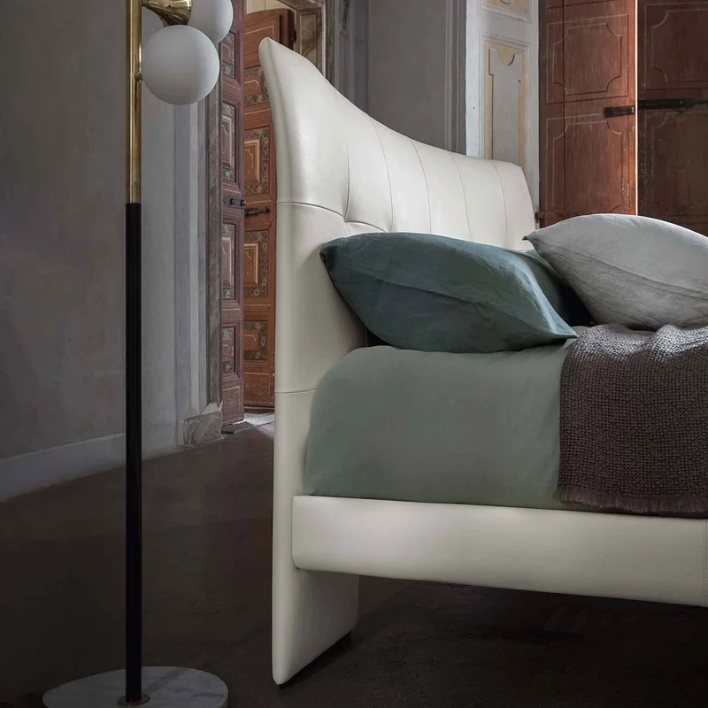 Leather Bed AURORA DUE by Tito Agnoli for Poltrona Frau