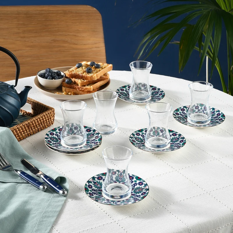 Karaca Edirne 12-teiliges Bone-China Türkisches Teeset für 6 Personen, 130 ml, Mehrfarbig