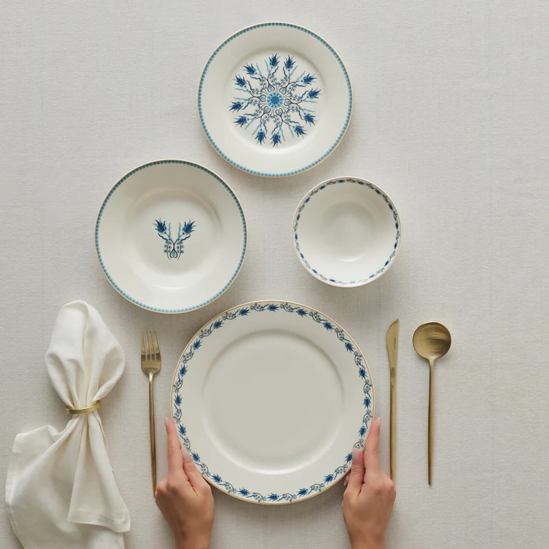 Karaca Forever Bone China Iznik 24-teiliges Tafelservice für 6 Personen, Mehrfarbig