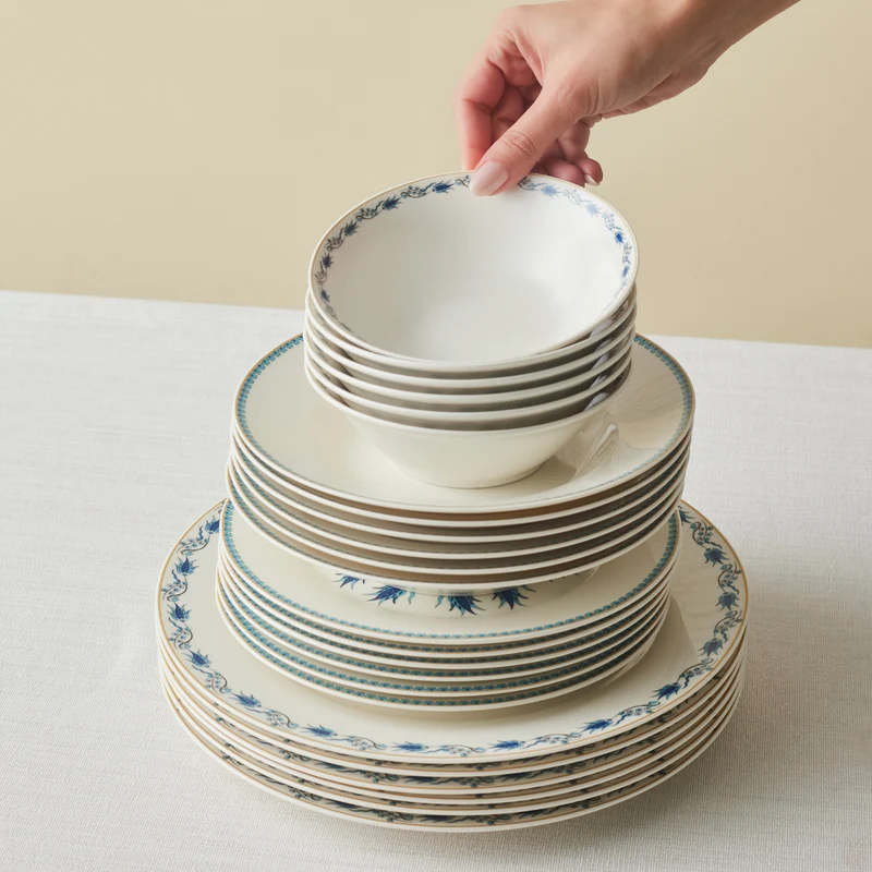 Karaca Forever Bone China Iznik 24-teiliges Tafelservice für 6 Personen, Mehrfarbig