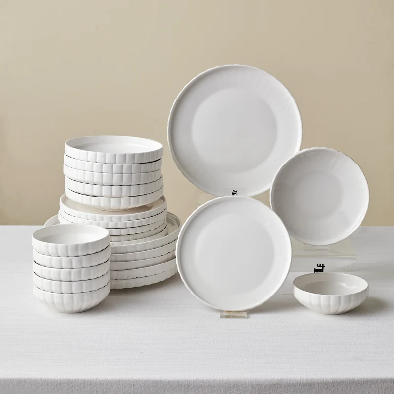 Karaca Stream Bone China Pumpkin 24-teiliges Tafelservice für 6 Personen, Weiß
