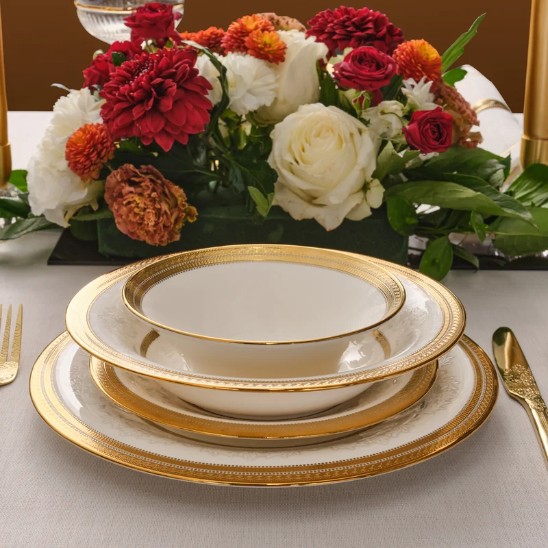 Karaca Royal Bone China Charlotte 55-teiliges Tafelservice für 12 Personen, Gold