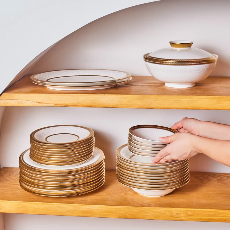 Karaca Royal Bone China Charlotte 55-teiliges Tafelservice für 12 Personen, Gold