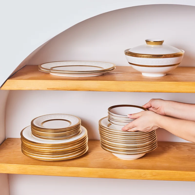 Karaca Royal Bone China Victoria 55-teiliges Tafelservice für 12 Personen, Gold