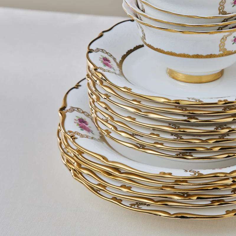 Karaca Royal Bone China Elizabeth 55-teiliges Tafelservice für 12 Personen, Gold