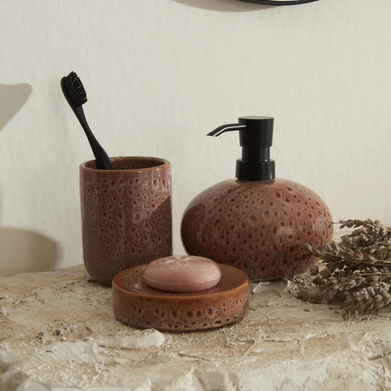 Karaca Home Olivia 3-teiliges Badezimmer-Accessoire-Set in Pflaumenfarbe