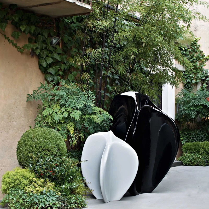 Vase FLOW by Zaha Hadid for Serralunga