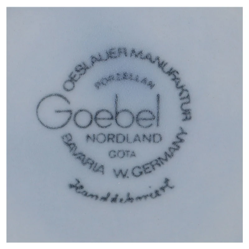 Eierbecher mit Schalenablage