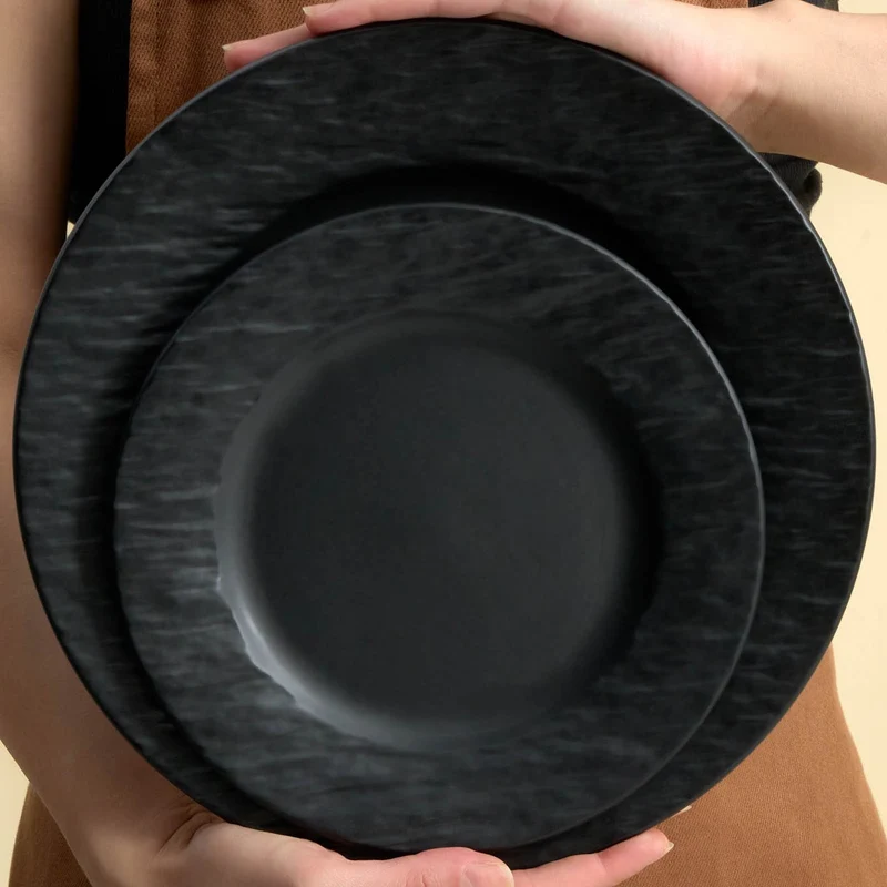 Karaca Solem Embossed 18-teiliges Steinzeug-Tafelservice für 6 Personen, Schwarz