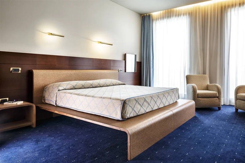 Cork and Wood Bed BISU