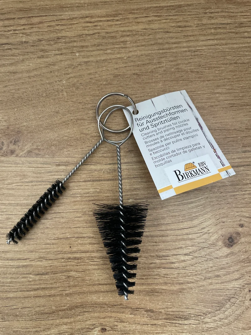 Reinigungsbürsten für Ausstechformen und Spritztüllen von Birkmann
