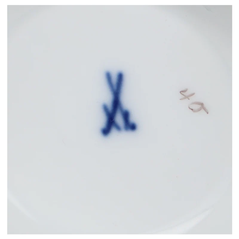 Untertasse für Kaffee mit schmalem Goldrand