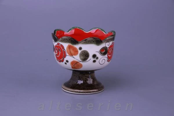 Schale auf Fuß klein
