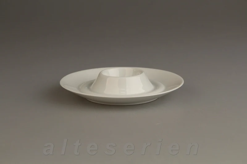 Eierbecher mit Schalenablage