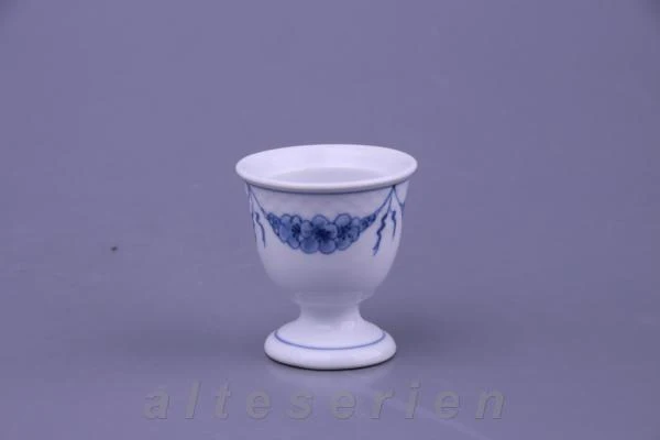 Eierbecher auf Fuß