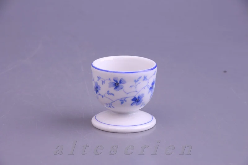 Eierbecher auf Fuß H 4,5 cm