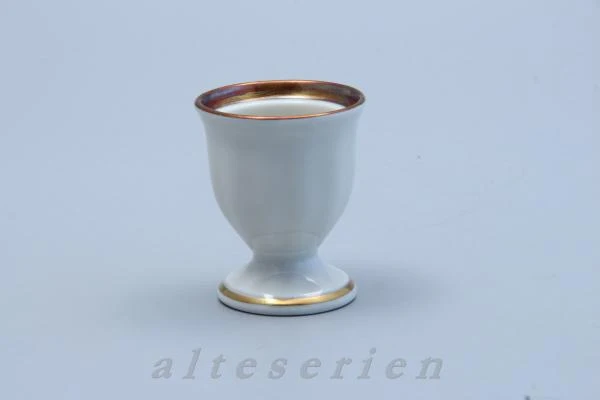 Eierbecher auf Fuß