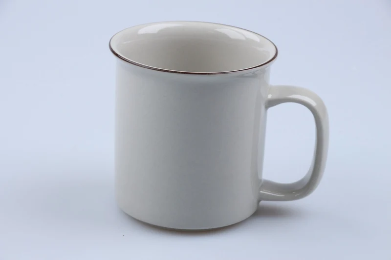 Kaffeebecher mit großem Henkel