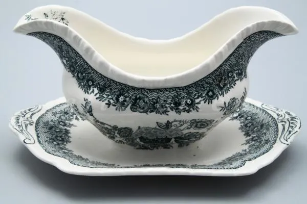 Sauciere mit Teller einteilig