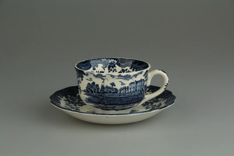 Teetasse mit Untere