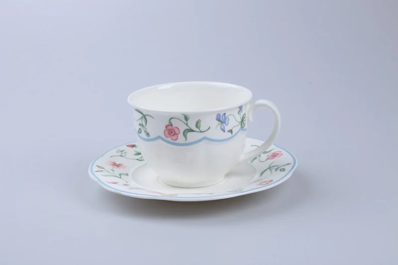 Frühstückstasse mit Untertasse